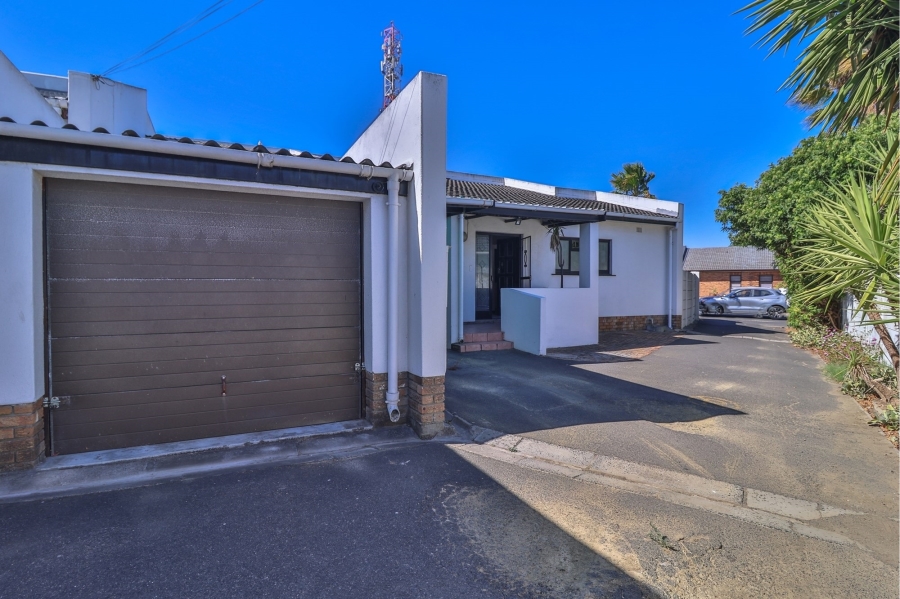 To Let 3 Bedroom Property for Rent in Table View Western Cape